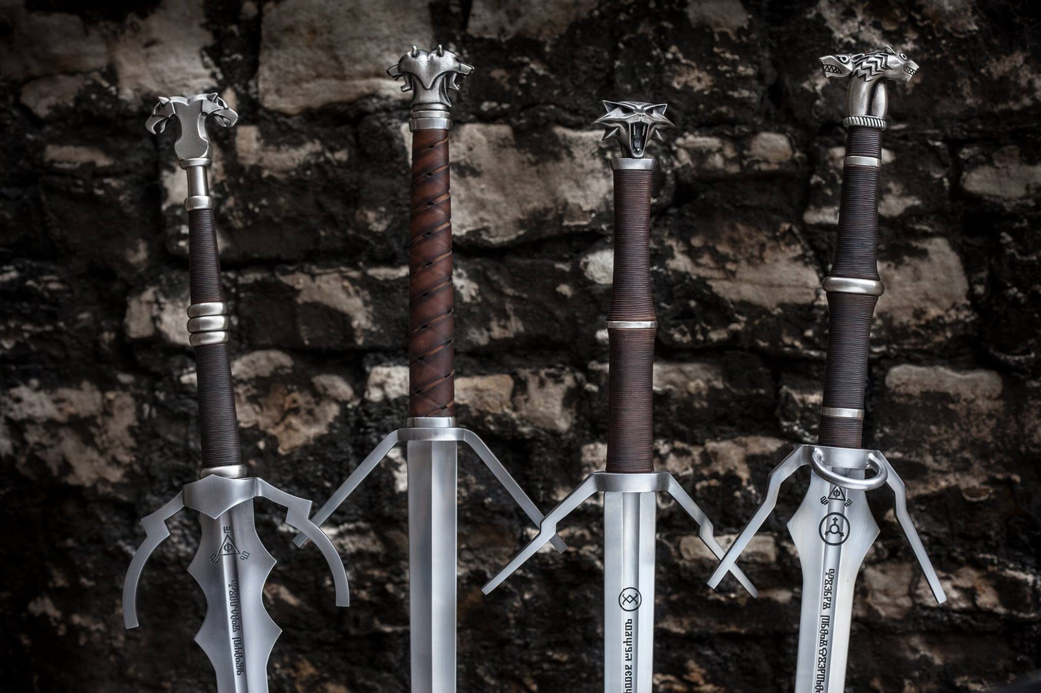 Espadas do Geralt feitas por fã