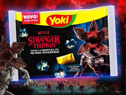Embalagem da pipoca Yoki inspirada em Stranger Things com arte do Demogorgon e visual do Mundo Invertido.
